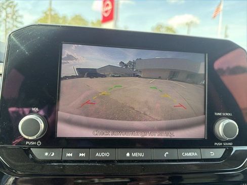 Used 2022 Nissan Pathfinder SV image 27