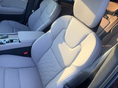 New 2026 Volvo XC90 B5 Plus image 17