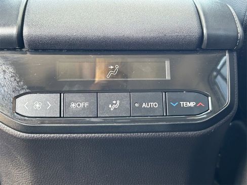 Certified 2024 Toyota Highlander XLE image 18
