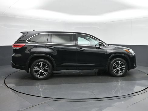 Used 2019 Toyota Highlander Plus AWD/4WD image 8