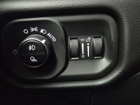 New 2026 RAM 1500 4x4 Crew Cab image 30