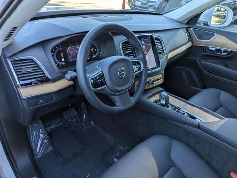 Used 2025 Volvo XC90 B6 Plus w/ Protection Package Premier image 12