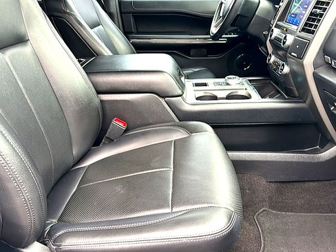 Used 2021 Ford Expedition XLT image 24