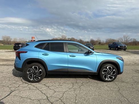 Certified 2025 Chevrolet Trax RS w/ Driver Confidence Package image 9