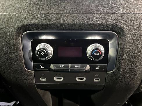 Used 2023 GMC Yukon XL Denali image 19