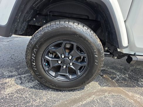 Used 2021 Jeep Gladiator Sport AWD/4WD image 13