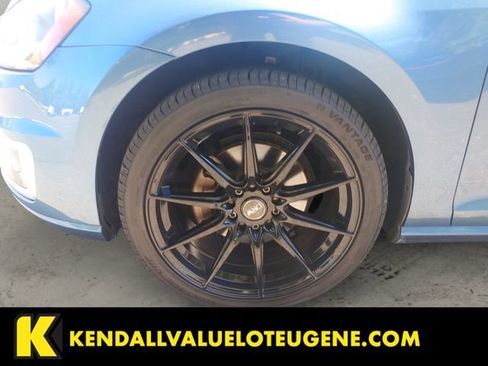 Used 2016 Volkswagen e-Golf SE w/ DC Fast Charging Package FWD image 14