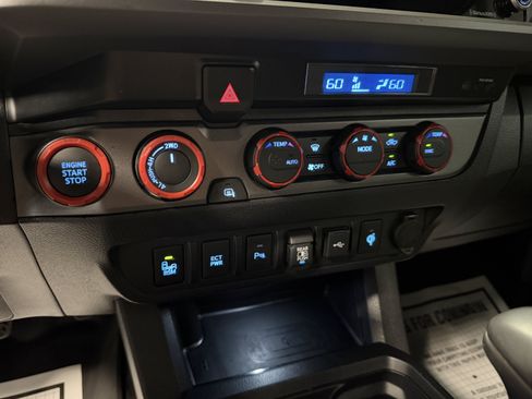 Used 2022 Toyota Tacoma TRD Sport w/ Technology Package AWD/4WD image 9
