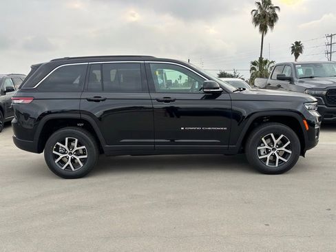 New 2025 Jeep Grand Cherokee Limited image 2