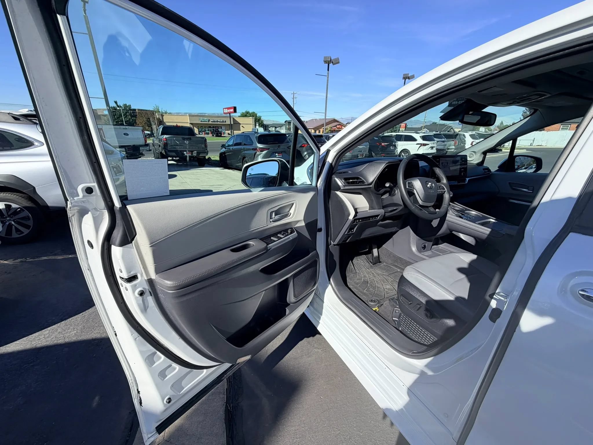 Used 2024 Toyota Sienna XLE w/ XLE Plus Package AWD/4WD image 10