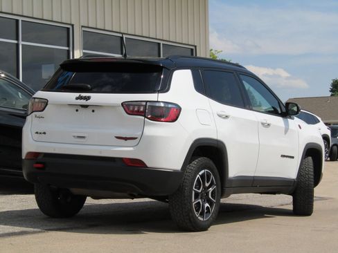 Used 2024 Jeep Compass Trailhawk AWD/4WD image 3