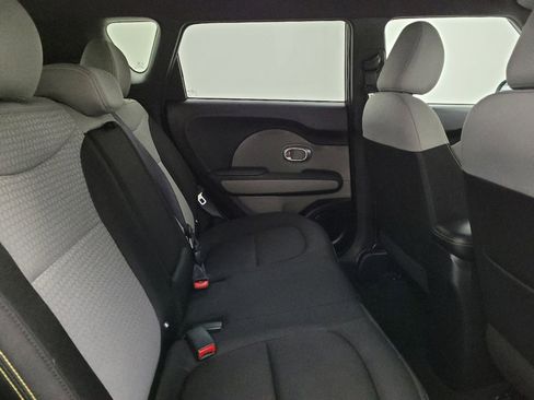 Used 2016 Kia Soul + FWD image 19