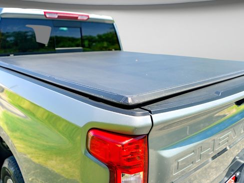 Used 2024 Chevrolet Silverado 1500 LT w/ Convenience Package II RWD image 26