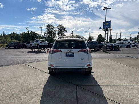 Used 2017 Toyota RAV4 XLE w/ All Weather Liner Package AWD/4WD image 4