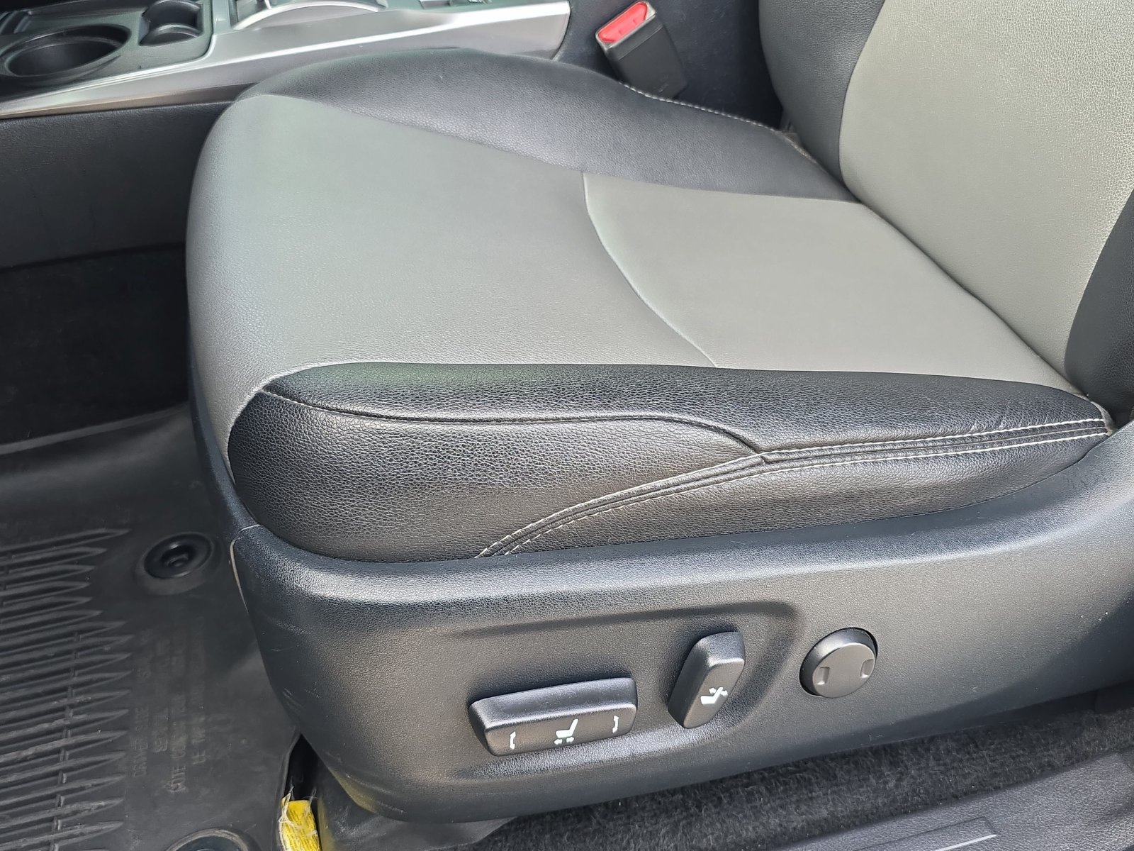 Used 2023 Toyota 4Runner SR5 Premium w/ Moonroof Package RWD image 26