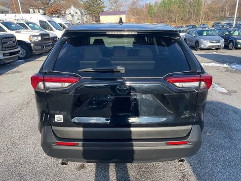 Used 2022 Toyota RAV4 LE image 5
