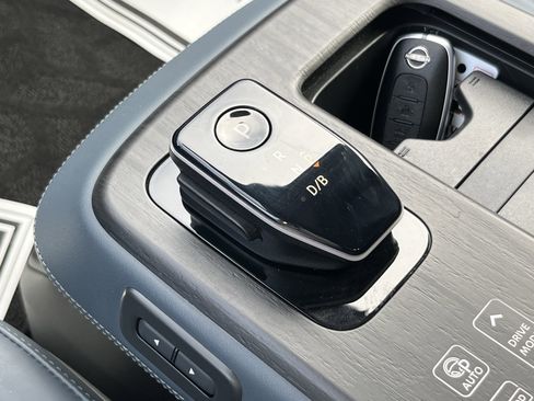 Used 2024 Nissan Ariya AWD image 28