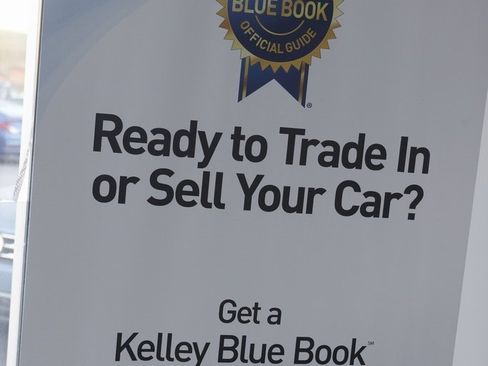 Used 2021 Toyota RAV4 XLE image 19