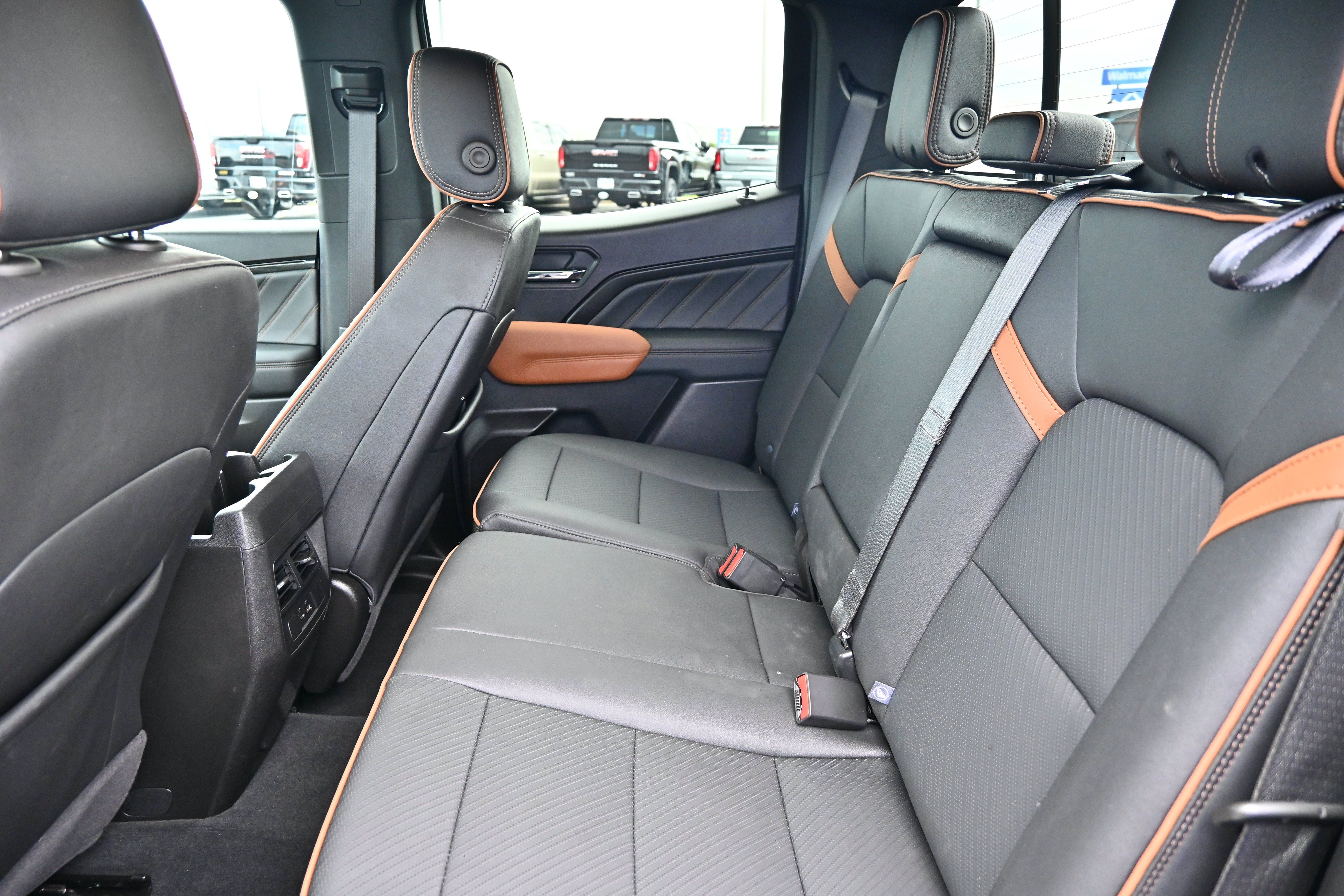 Used 2025 GMC Canyon AT4 w/ Technology Plus Package AWD/4WD image 14