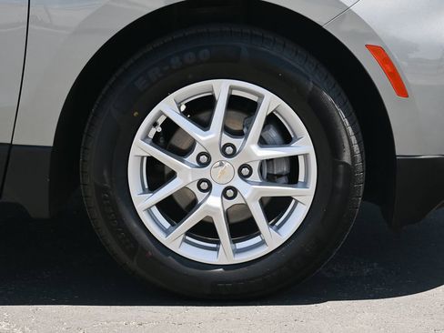 Used 2024 Chevrolet Equinox LT FWD image 12