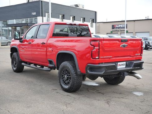 Used 2025 Chevrolet Silverado 2500 ZR2 w/ Technology Package image 7