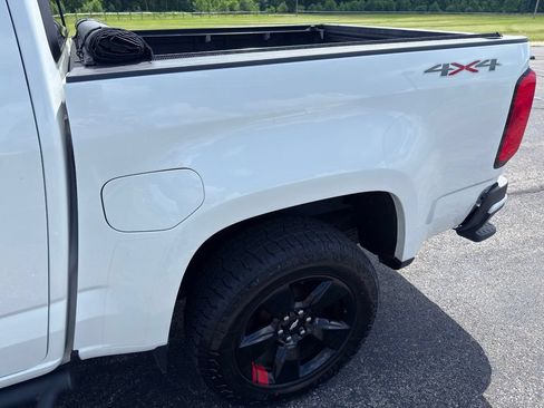 Used 2021 Chevrolet Colorado LT w/ Redline Special Edition AWD/4WD image 18