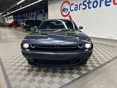Used 2018 Dodge Challenger SXT RWD image 6