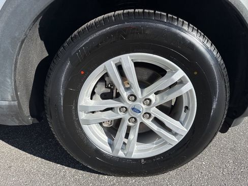 Used 2023 Ford Explorer XLT w/ Equipment Group 202A image 9