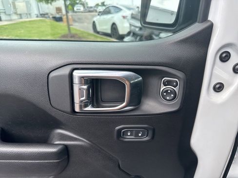Used 2025 Jeep Wrangler Unlimited Sport AWD/4WD image 10