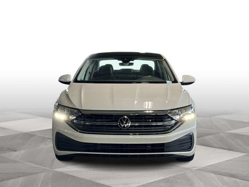 Used 2024 Volkswagen Jetta SE w/ Panoramic Sunroof Package FWD image 3