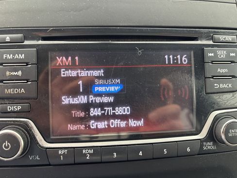 Used 2016 Nissan Frontier SV image 2