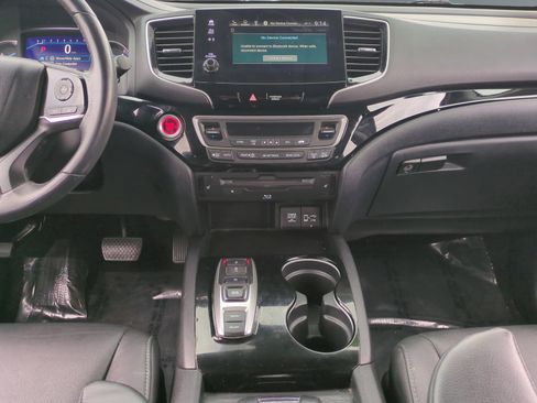 Used 2022 Honda Pilot Touring image 11