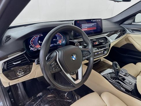 Used 2023 BMW 530i xDrive w/ Premium Package AWD/4WD image 4