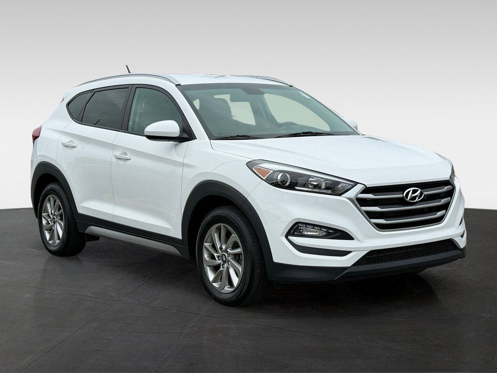 Used 2017 Hyundai Tucson SE w/ SE Popular Package 02 AWD/4WD image 3