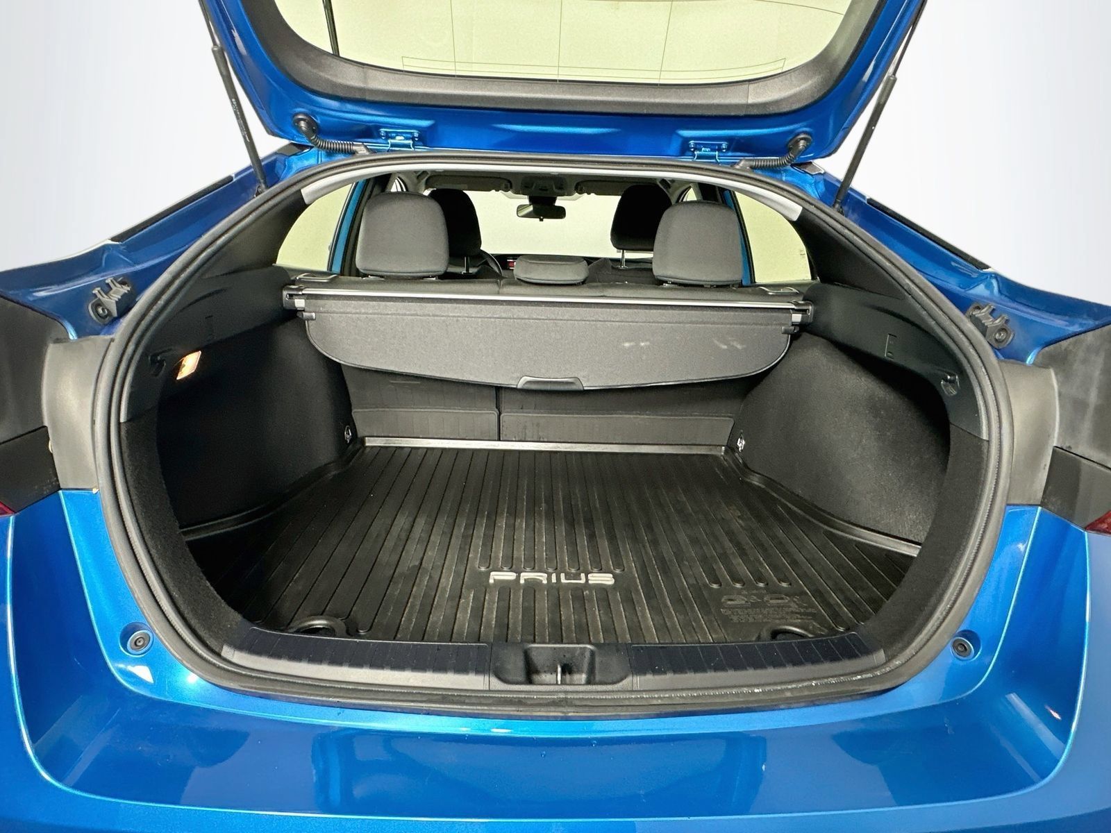 Used 2021 Toyota Prius LE AWD/4WD image 25