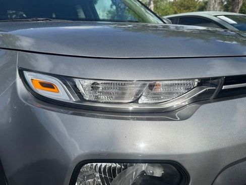 Used 2022 Kia Soul LX image 9