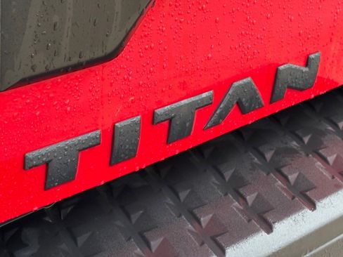 Used 2021 Nissan Titan PRO-4X w/ Pro-4x Convenience Package image 10