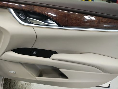 Used 2013 Cadillac XTS Premium image 9