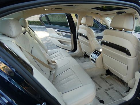 Used 2016 BMW 750i xDrive image 39