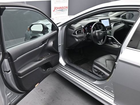 Used 2023 Toyota Camry XSE FWD image 18