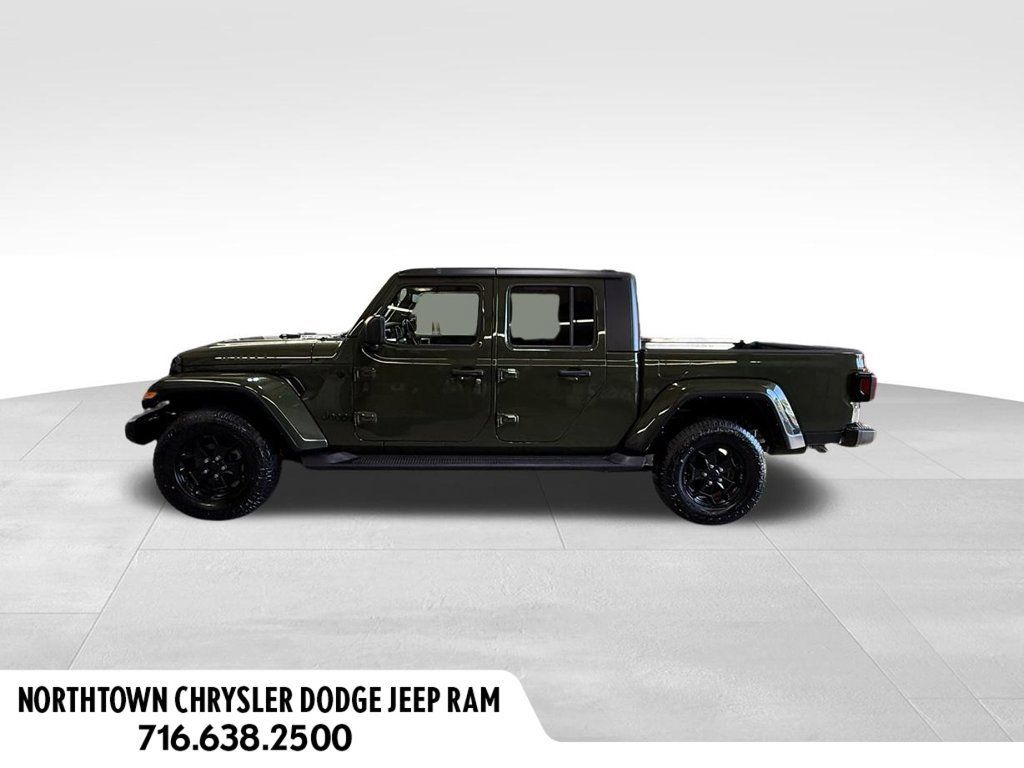 Used 2021 Jeep Gladiator Sport AWD/4WD image 2