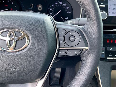 Used 2022 Toyota Avalon XLE image 25