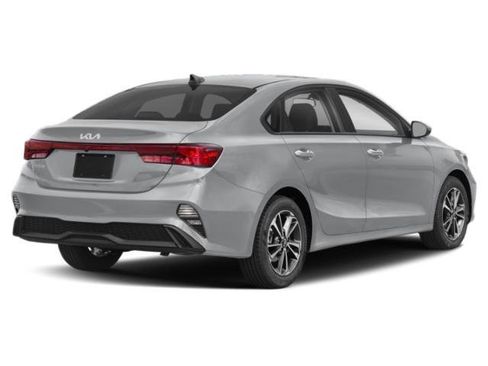 Used 2023 Kia Forte LXS image 2