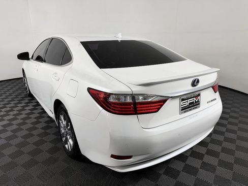 Used 2014 Lexus ES 300h w/ Luxury Package w/Bamboo Trim FWD image 14