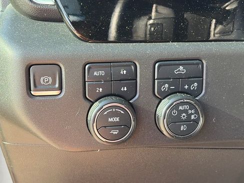 Used 2024 Chevrolet Silverado 1500 LT Trail Boss w/ Convenience Package II AWD/4WD image 19