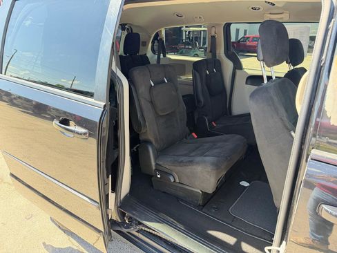 Used 2016 Dodge Grand Caravan SXT FWD image 10