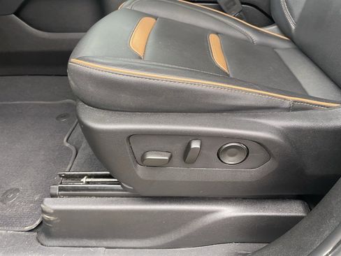 Used 2024 GMC Yukon XL AT4 w/ AT4 Premium Package image 11