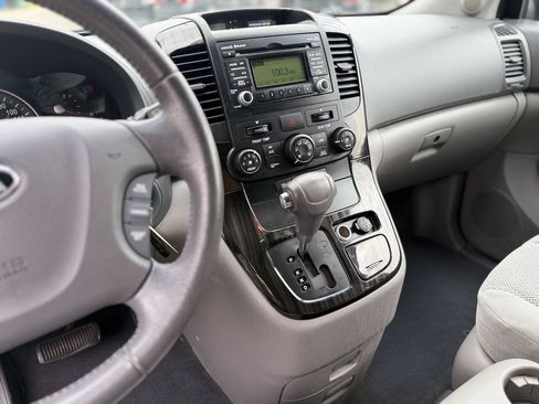 Used 2011 Kia Sedona EX FWD image 16