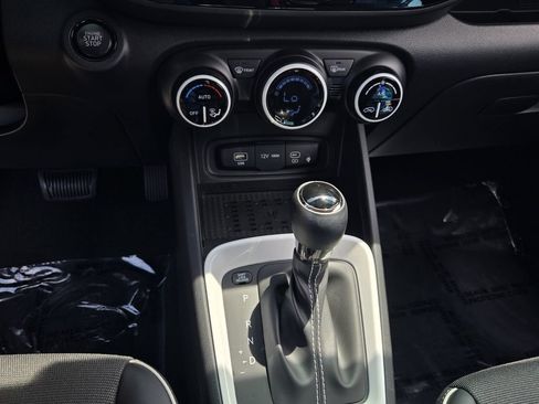 Certified 2024 Hyundai Venue Limited FWD image 17