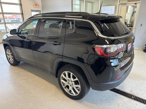 Used 2023 Jeep Compass Latitude AWD/4WD image 8